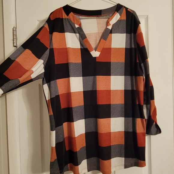 V Neck Plaid Top - Picture 2 of 6